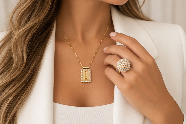 COMPLIMENTI Pearl Set with Our Lady of Chiquinquira pearl necklace and pearl cluster adjustable ring