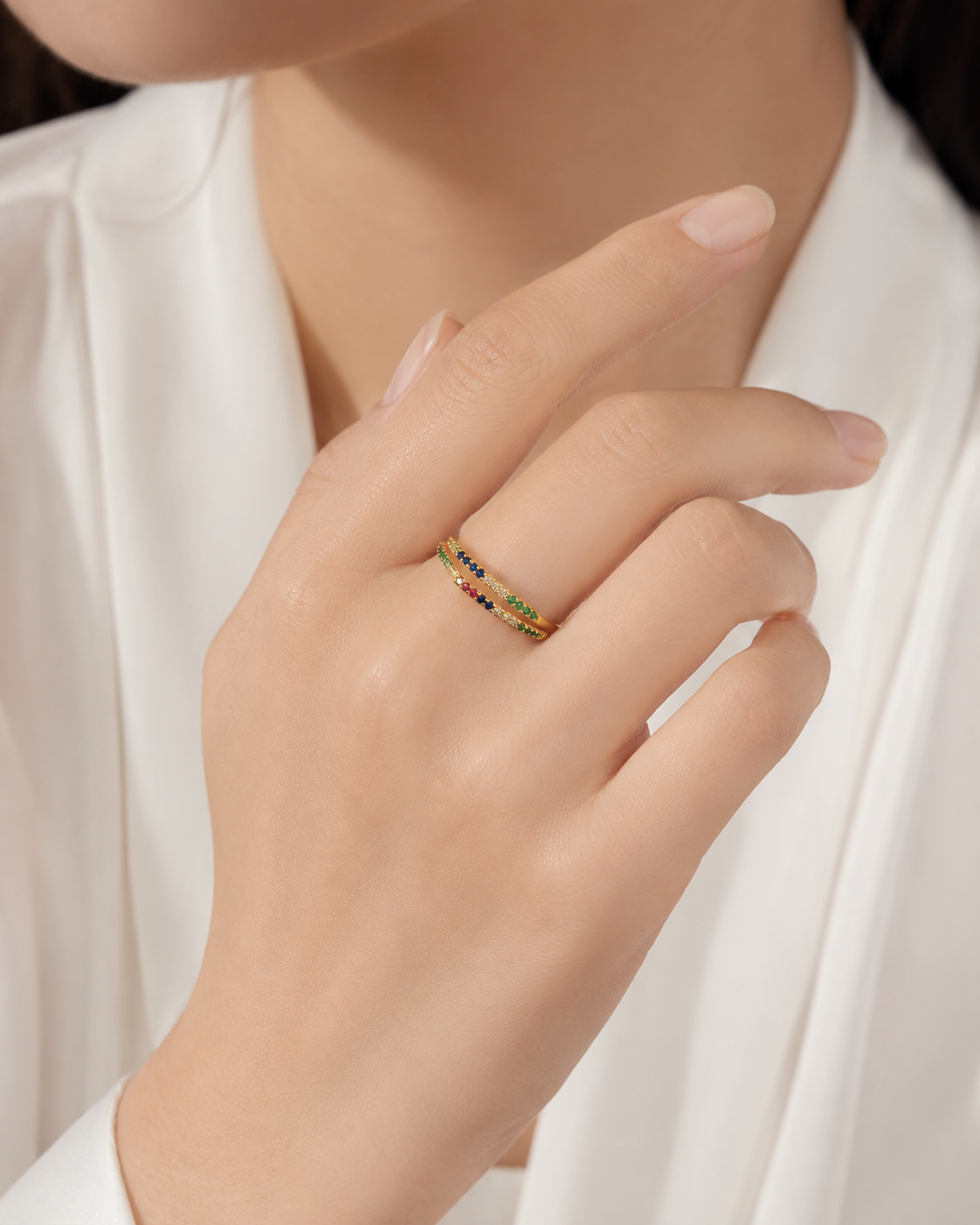 Model wearing COMPLIMENTI gold-plated adjustable multicolor stone ring