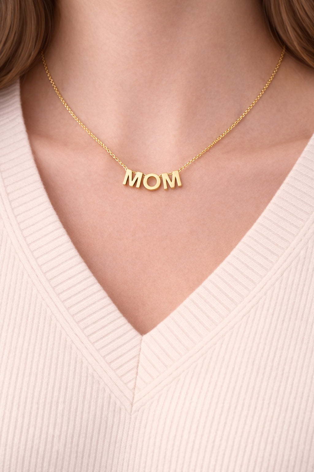 Personalized gold-plated necklace with MOM three-letter option